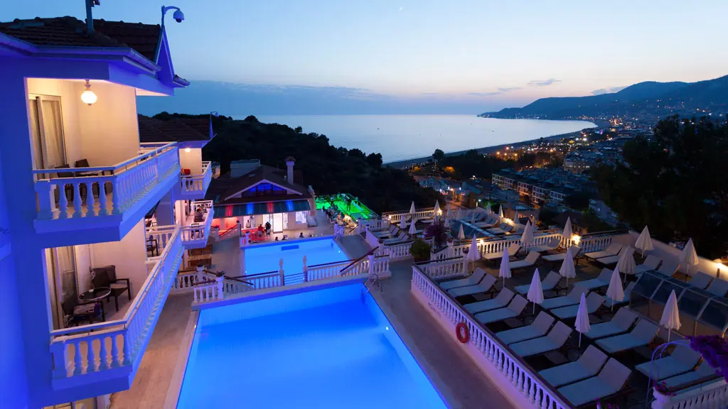 Beach & Pool